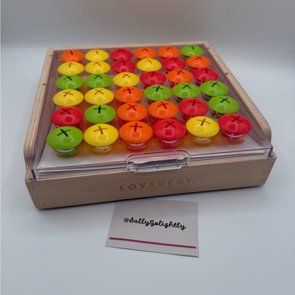 LOVEVERY Button Coloring Set